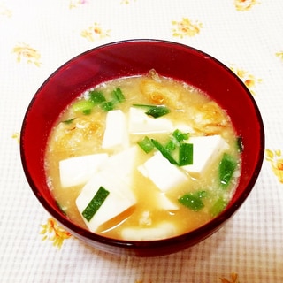 豆腐とニラのお味噌汁